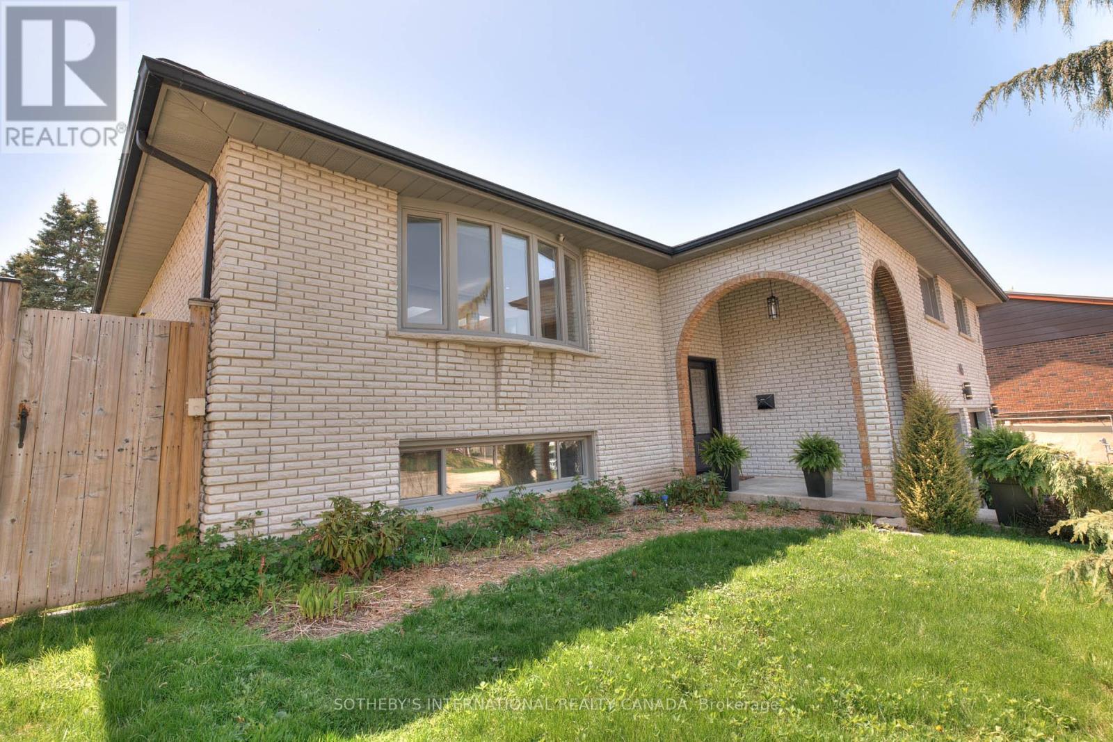 406 LAKEVIEW DRIVE