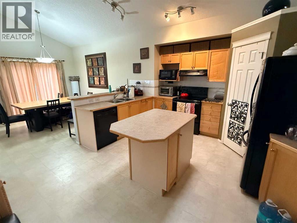 61 Everwoods Close SW