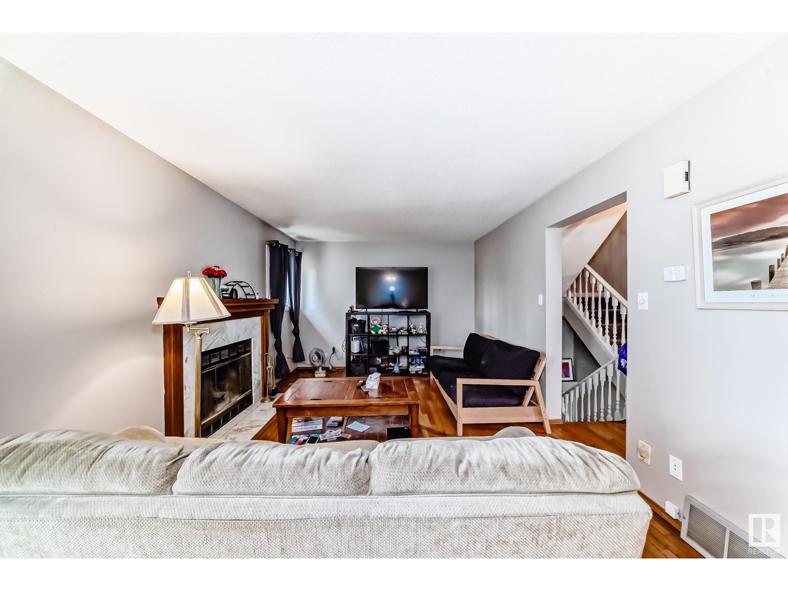 6946 31 AV NW