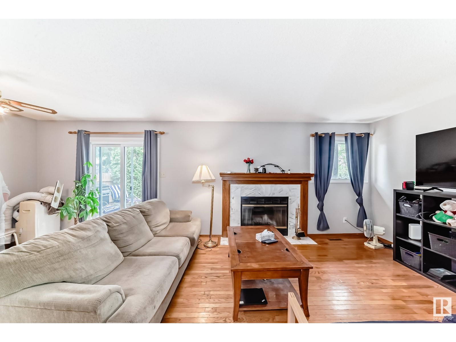 6946 31 AV NW