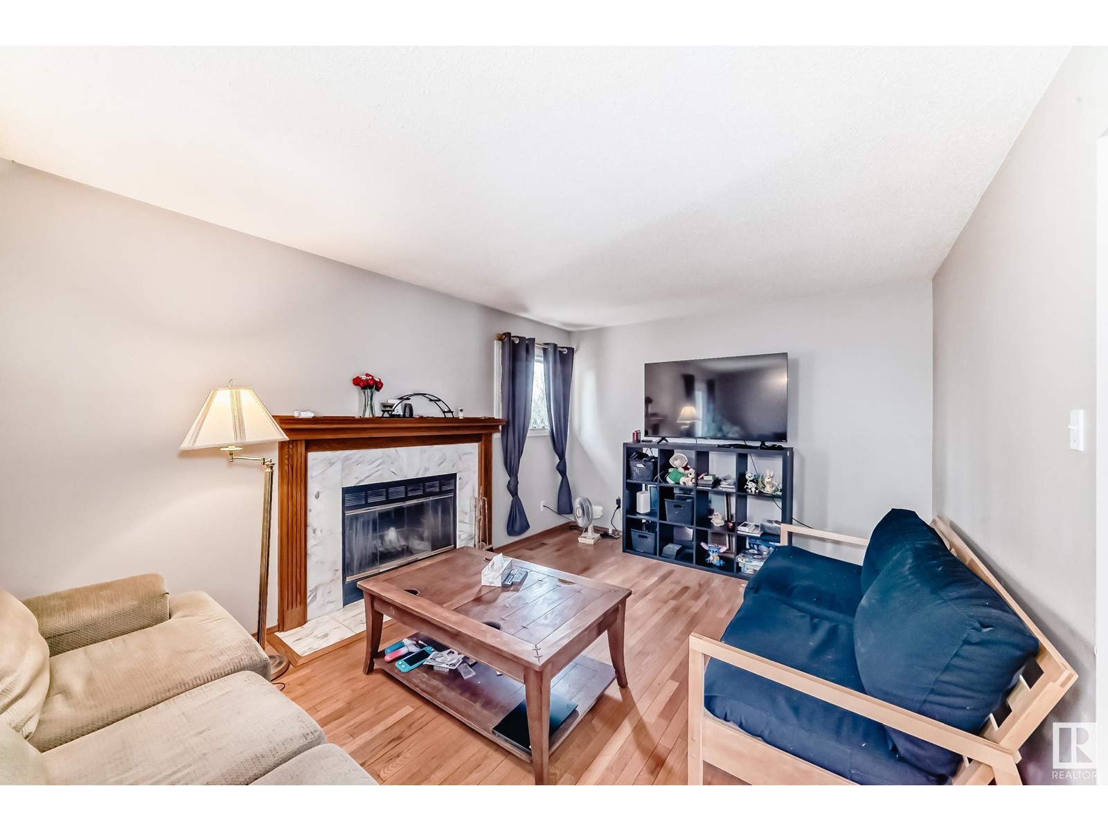 6946 31 AV NW