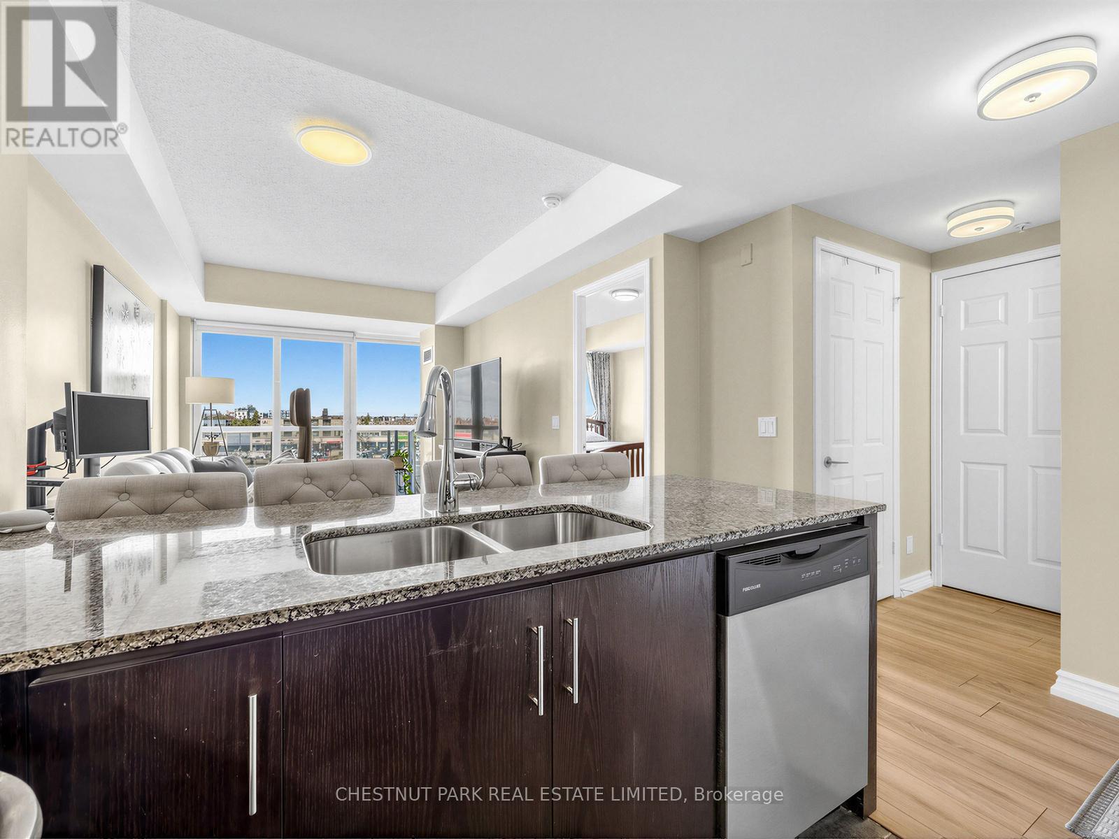 613 - 15 JAMES FINLAY WAY