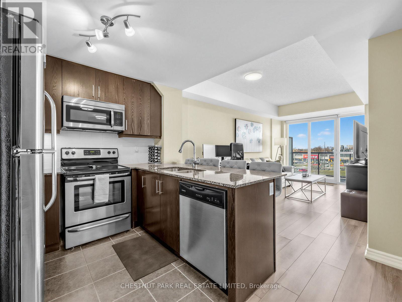 613 - 15 JAMES FINLAY WAY