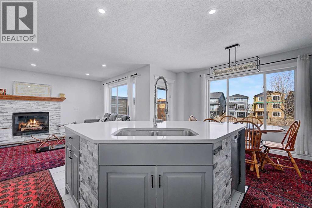 644 Luxstone Landing SW