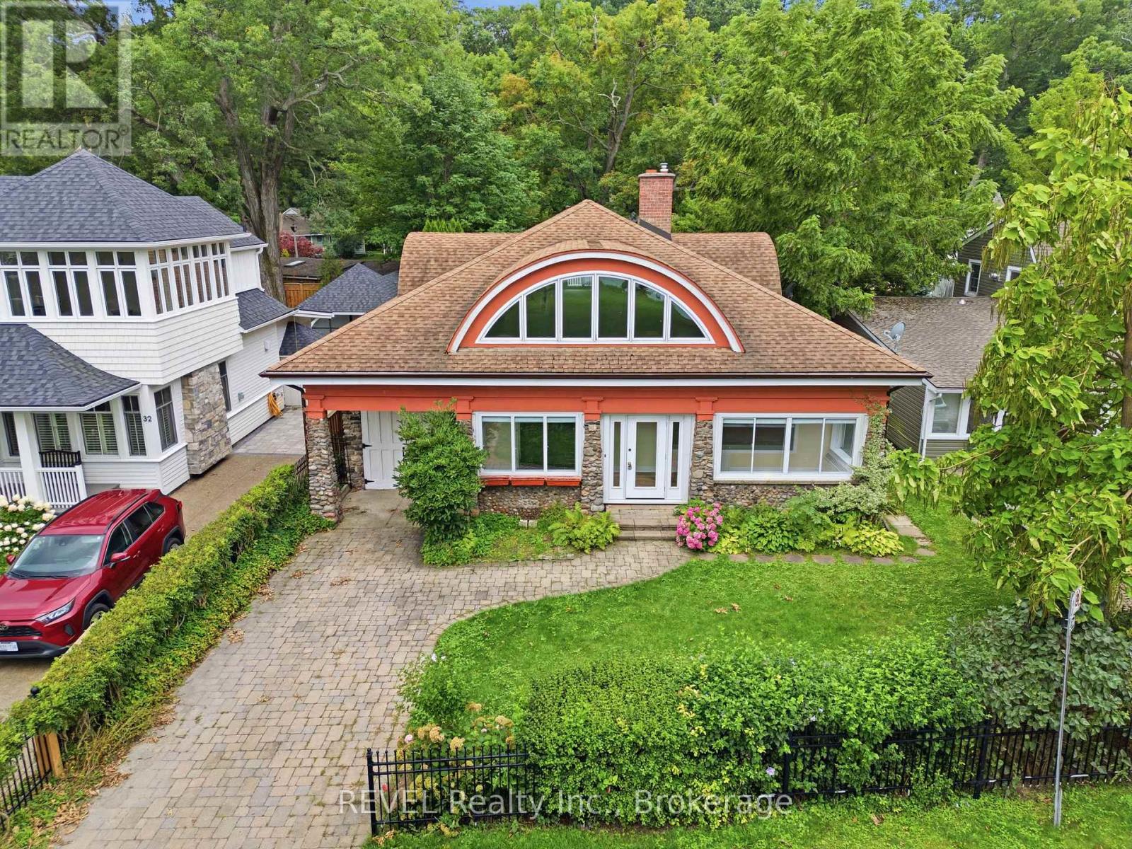 34 VINCENT AVENUE