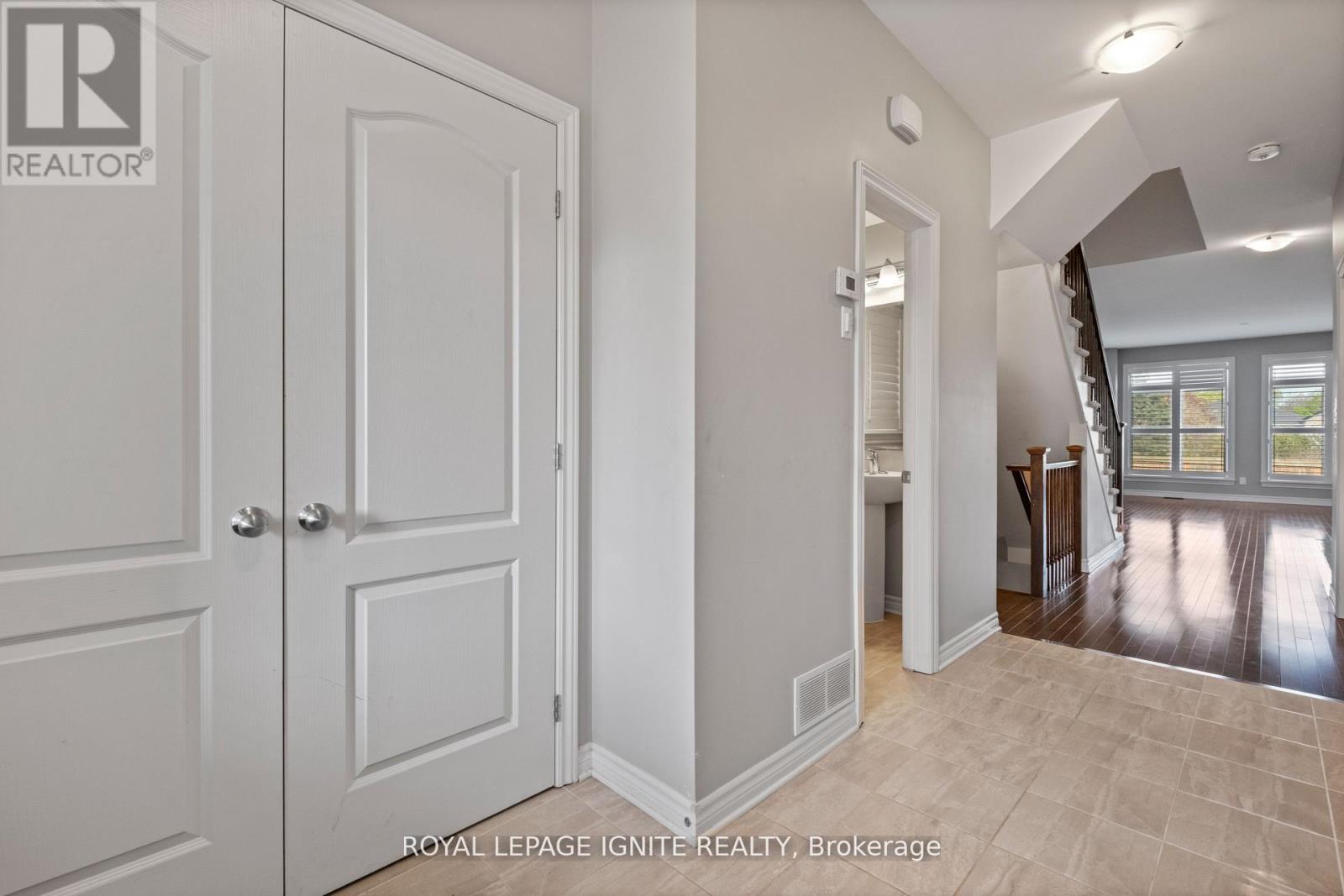 866 RIVERVIEW WAY