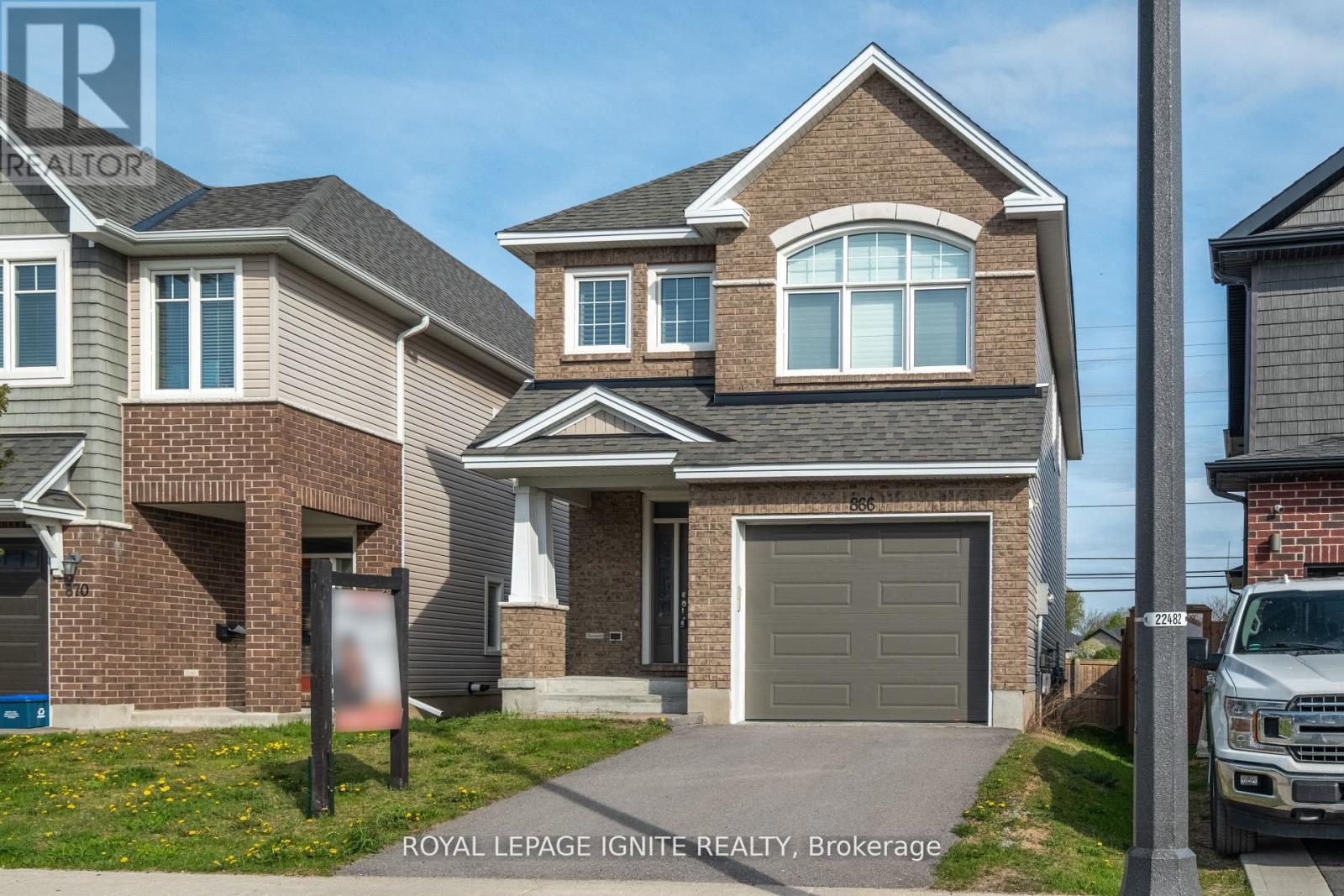 866 RIVERVIEW WAY