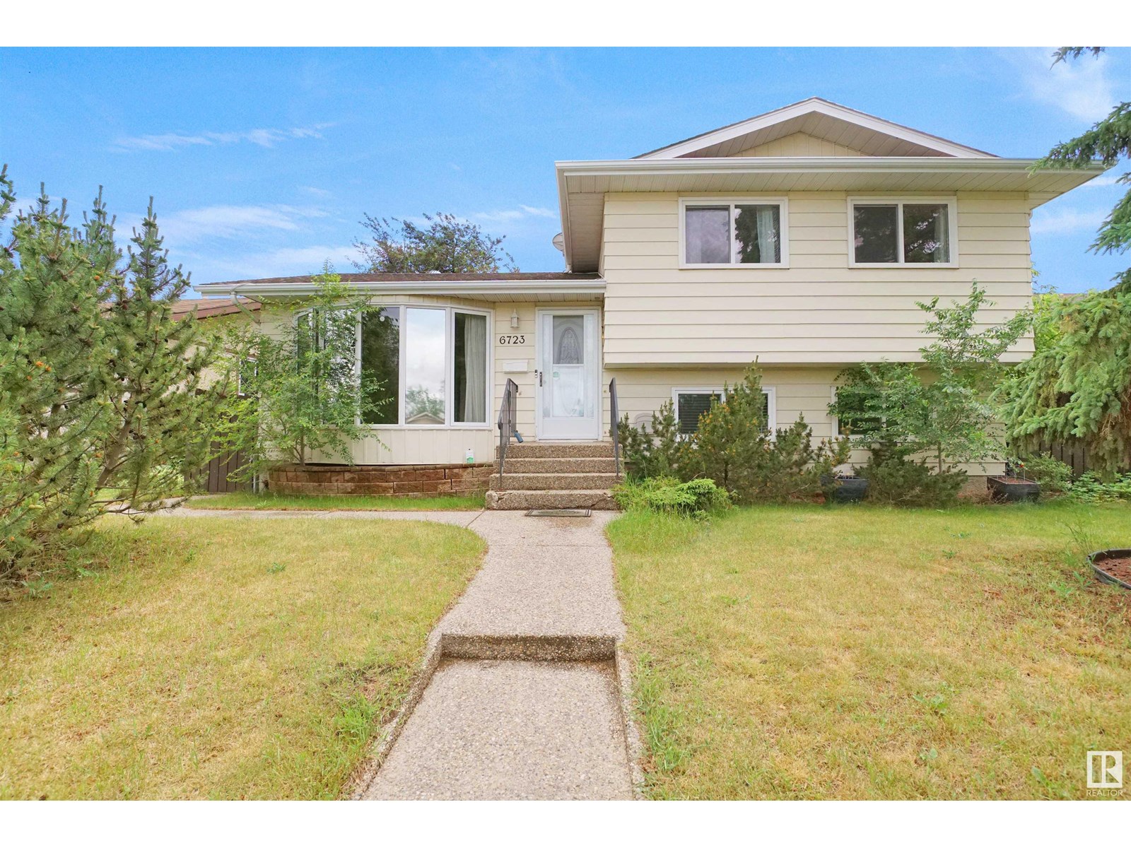 6723 40 AV NW