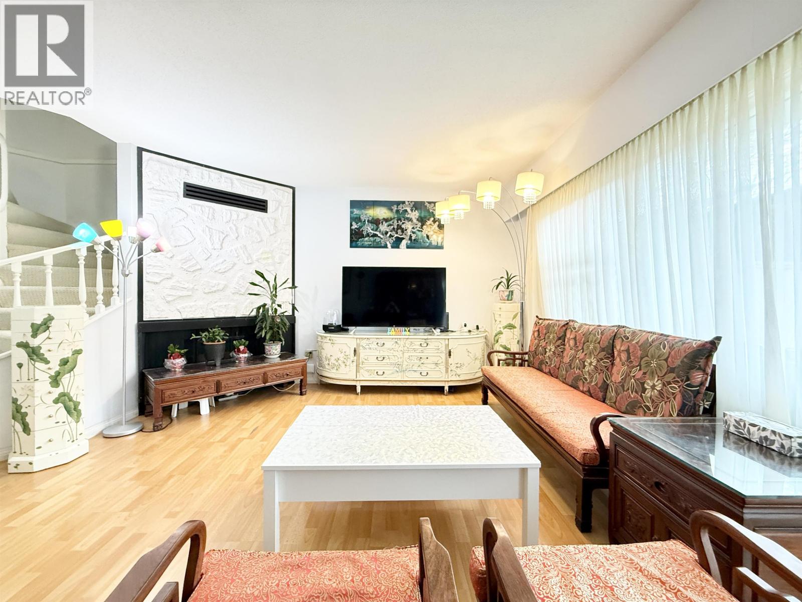 27 10011 SWINTON CRESCENT