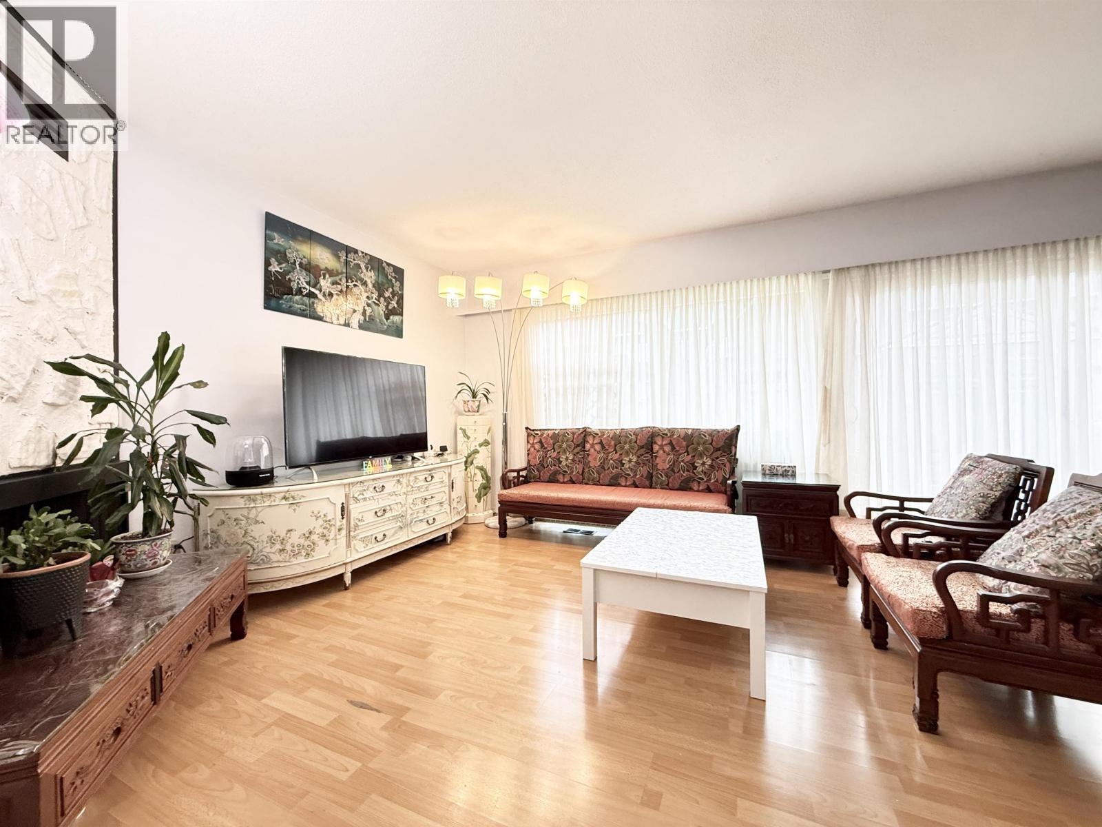 27 10011 SWINTON CRESCENT