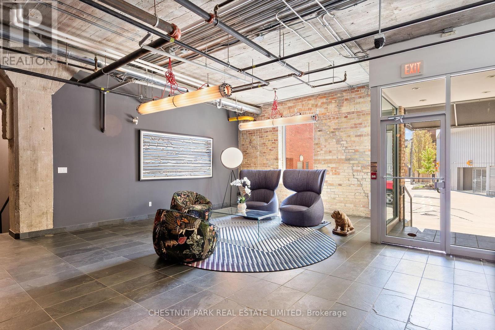 201 - 113 DUPONT STREET