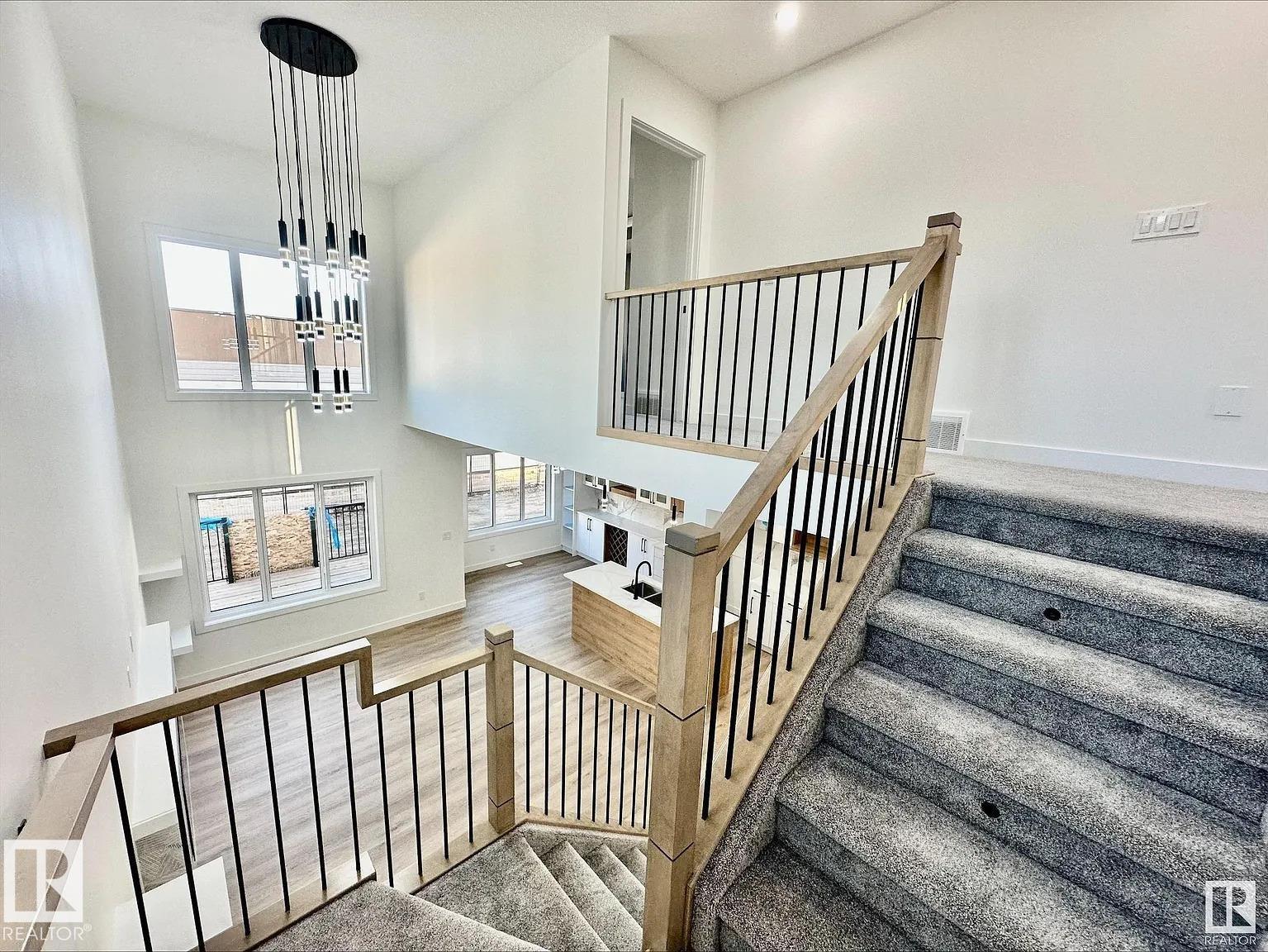 38 ASTORIA PL