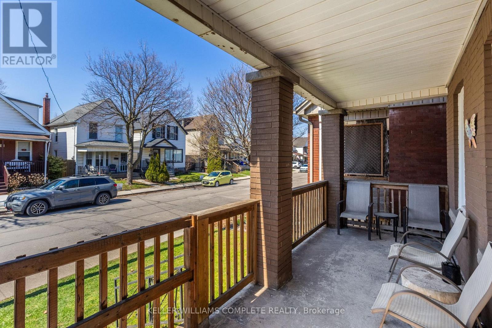 174 ROSSLYN AVENUE N