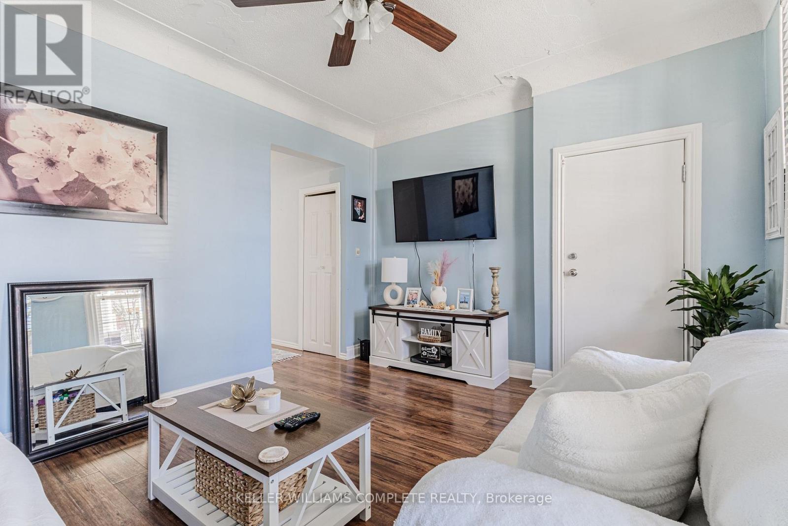 174 ROSSLYN AVENUE N