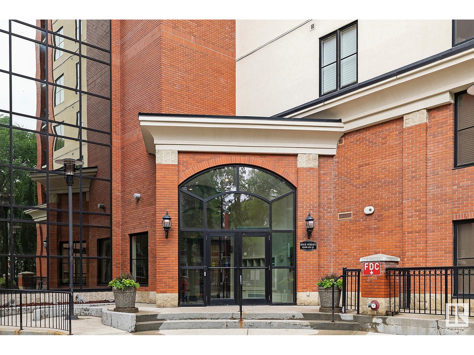#903 10108 125 ST NW
