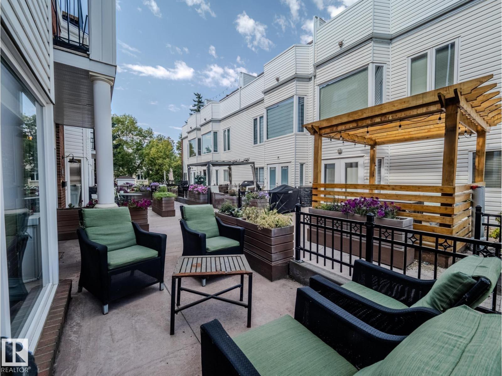 9767 93 ST NW