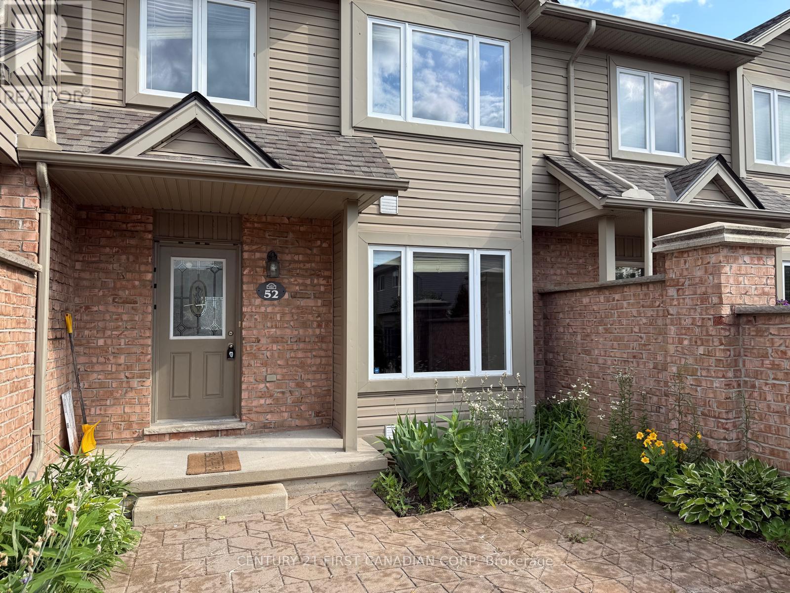 Photo 1 of 21 — 52 - 1600 MICKLEBOROUGH DRIVE Unit 52, London North (North I), ON N6G5R9