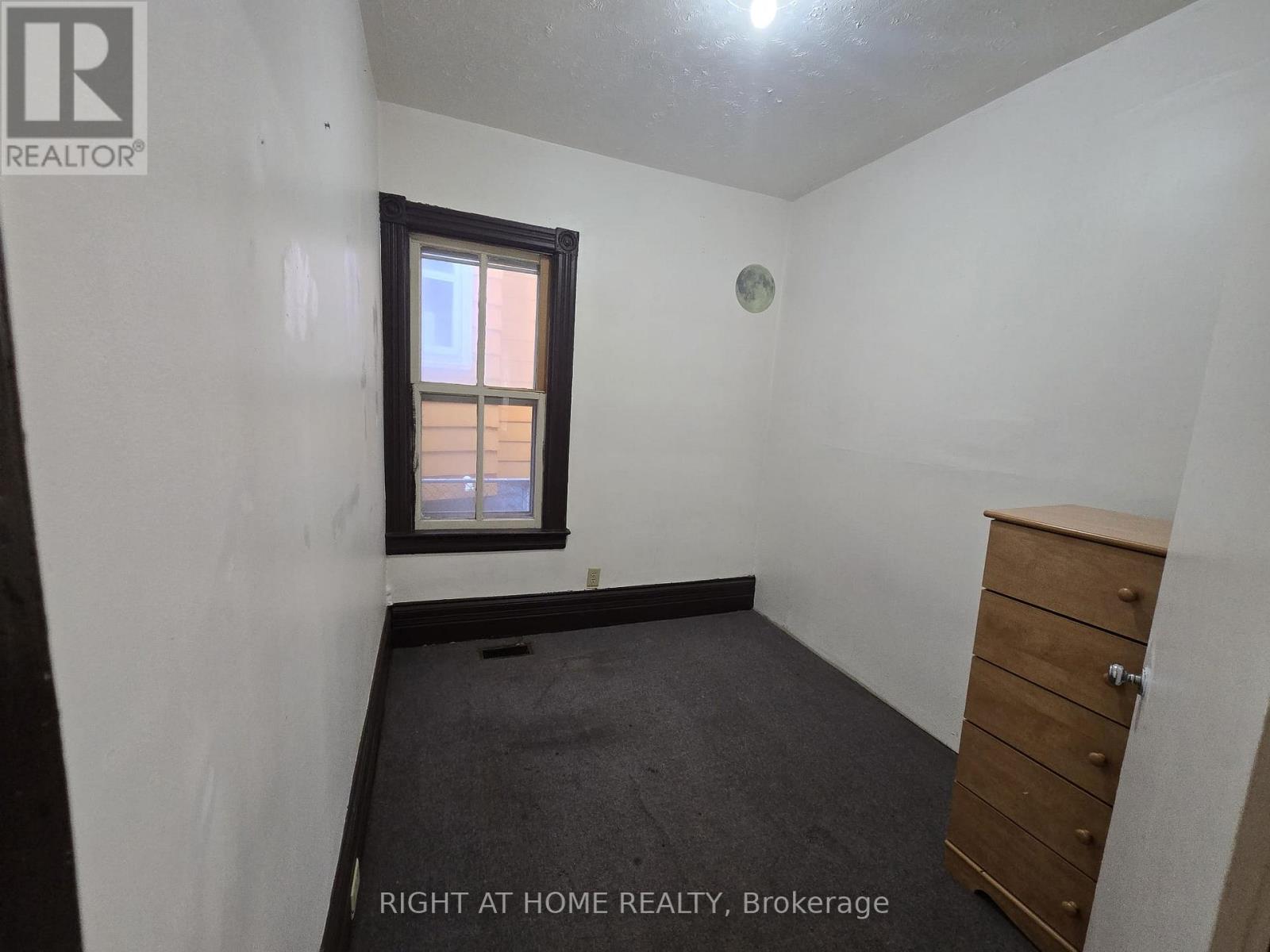 939 WELLINGTON STREET