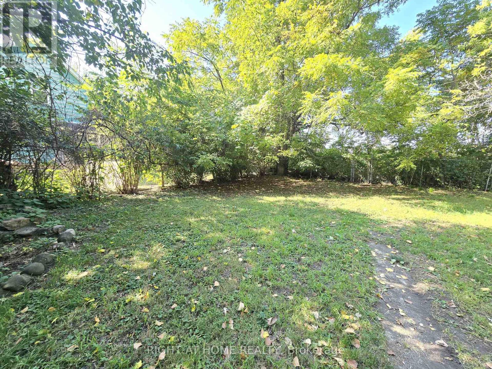 939 WELLINGTON STREET