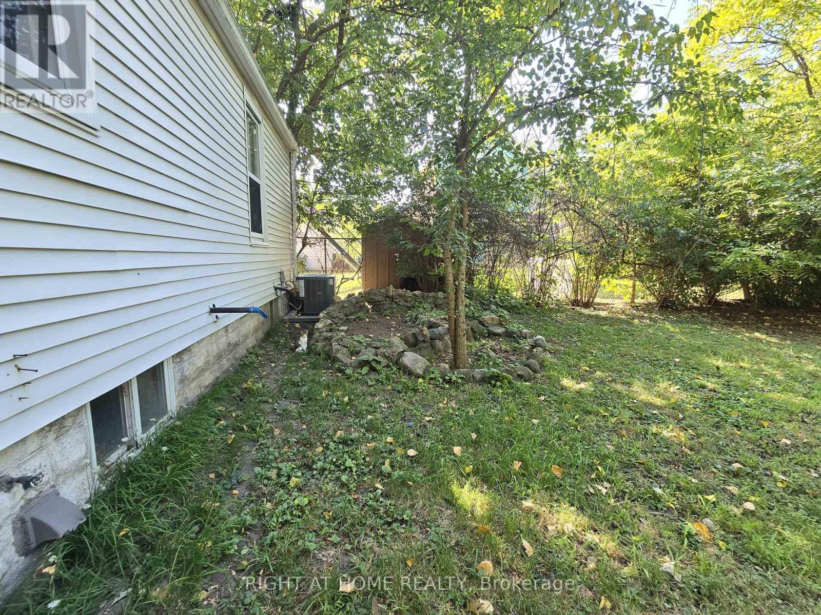 939 WELLINGTON STREET