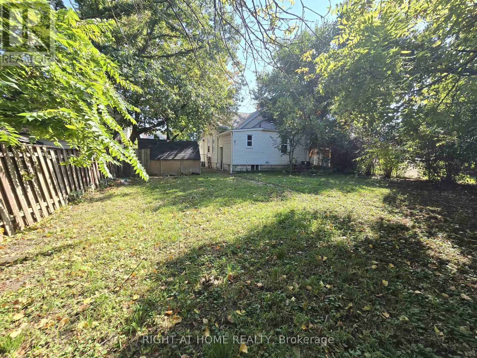 939 WELLINGTON STREET