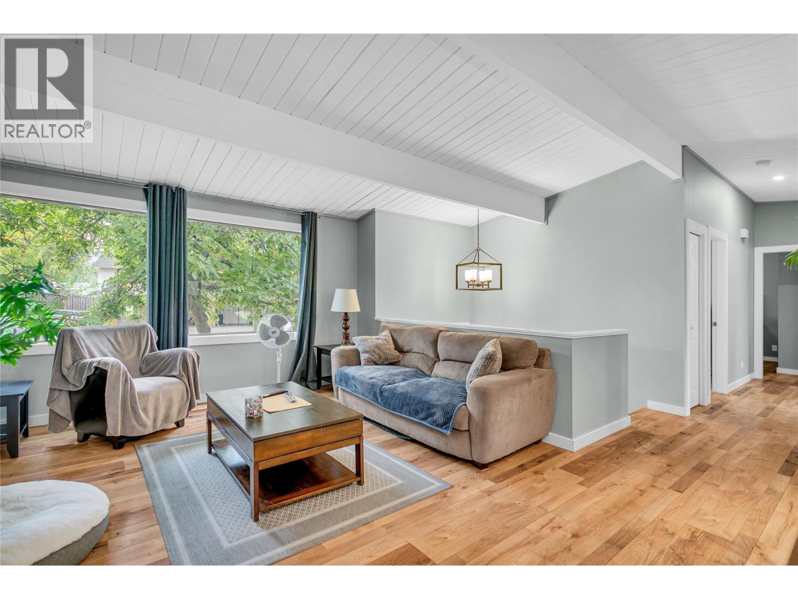 1415 Highland Drive S