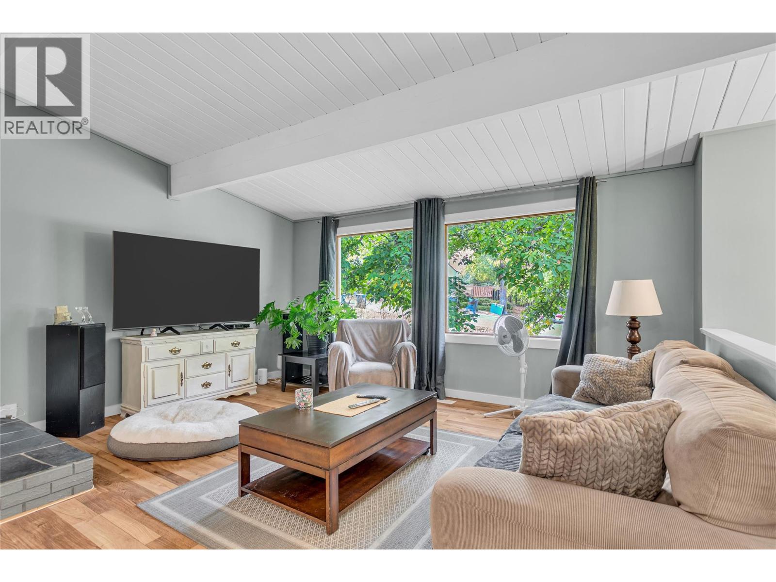 1415 Highland Drive S