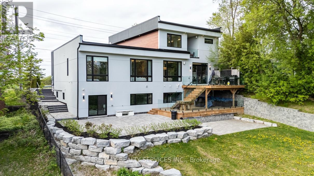 1395 OLD GREEN LANE