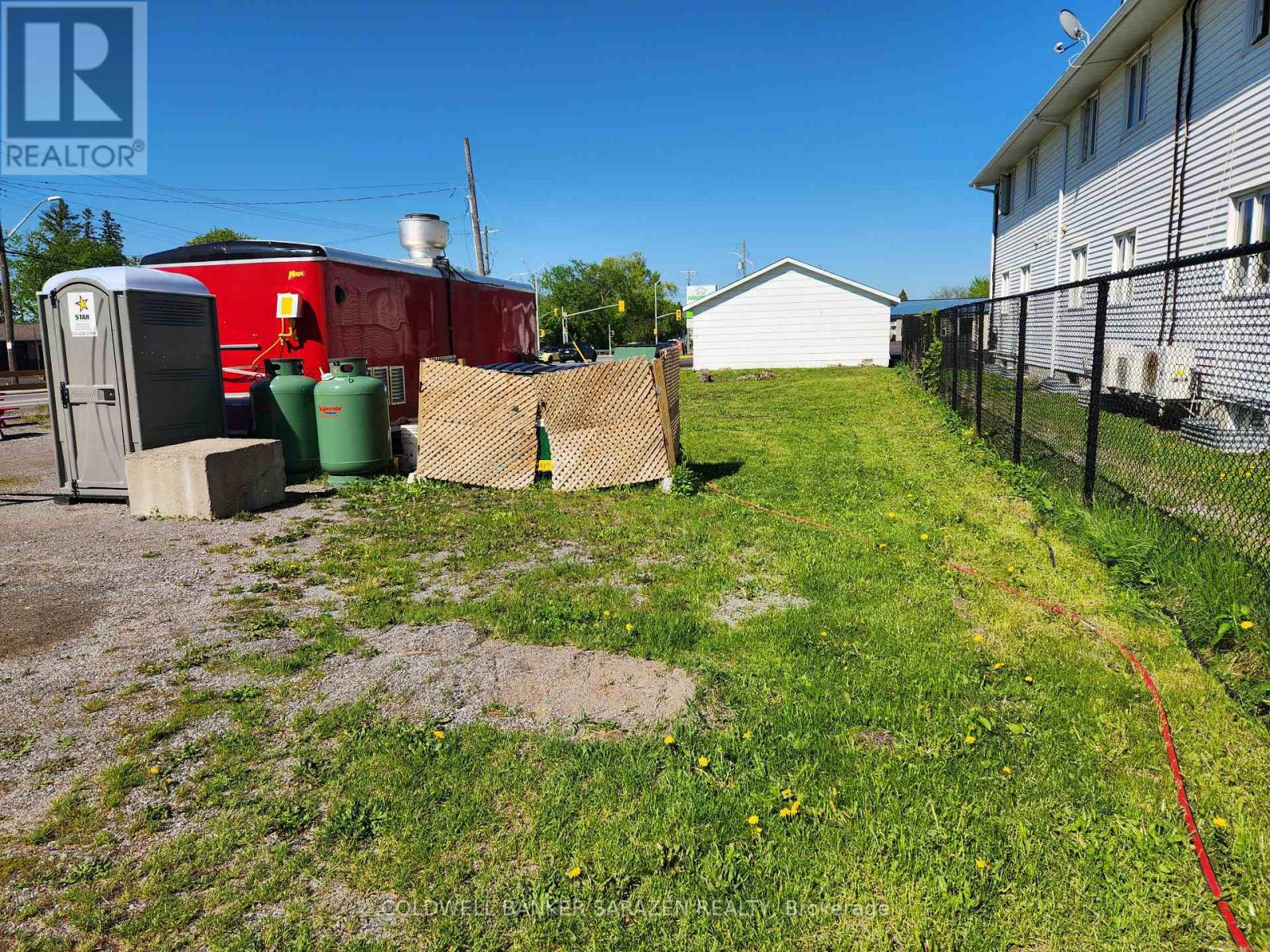 182 DANIEL STREET S