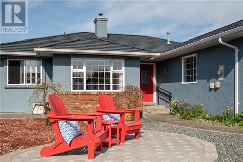 700 Brighton Pl Qualicum Beach BC V9K1C2
