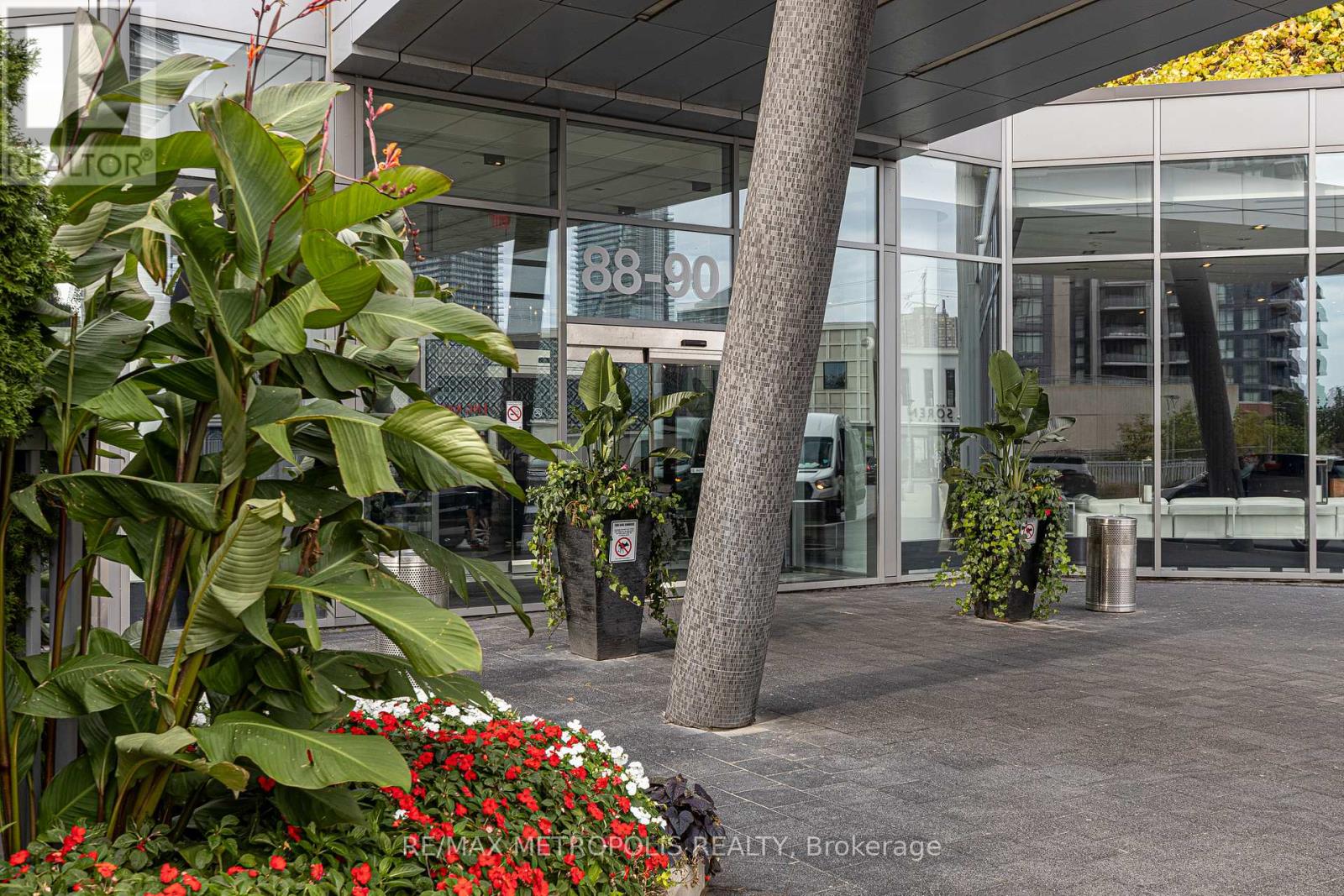 302 - 88 PARK LAWN ROAD