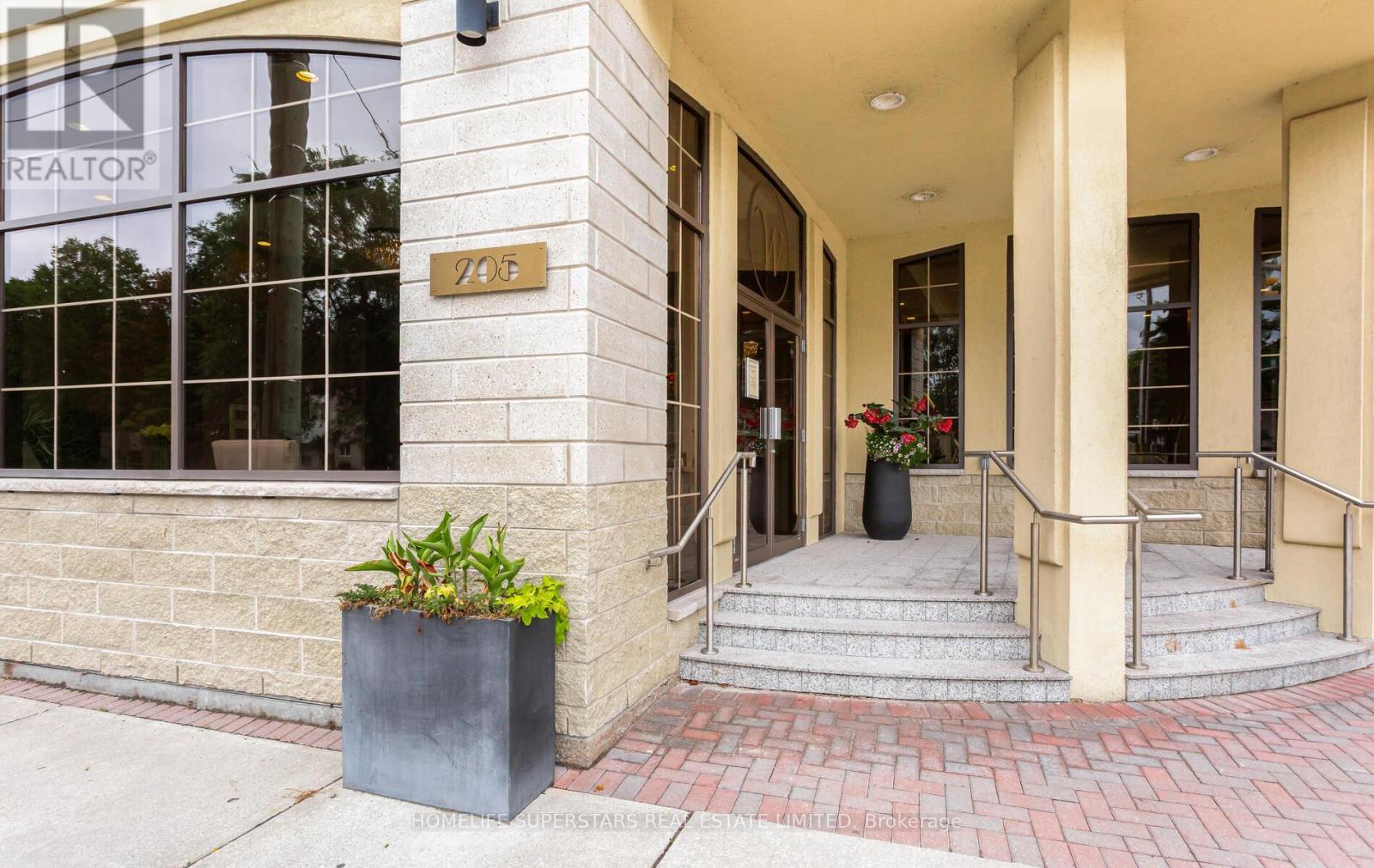 302 - 205 LAKESHORE ROAD W