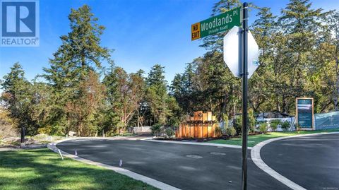 3908 Woodlands Pl Saanich BC V8N4J8
