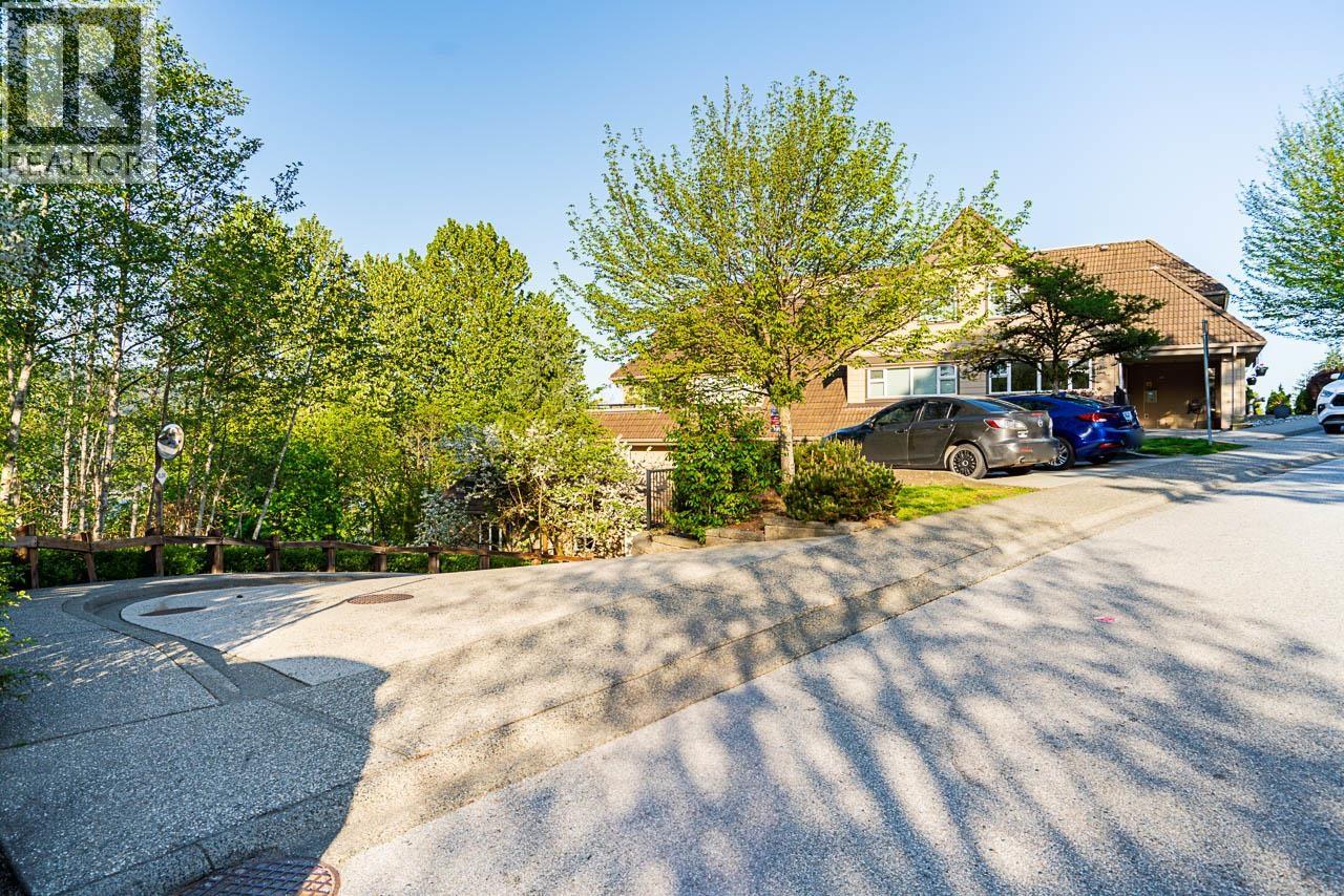 303 160 SHORELINE CIRCLE