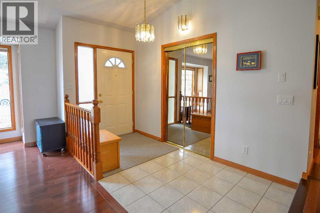 393 Hawktree Circle NW