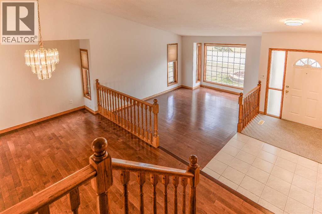 393 Hawktree Circle NW