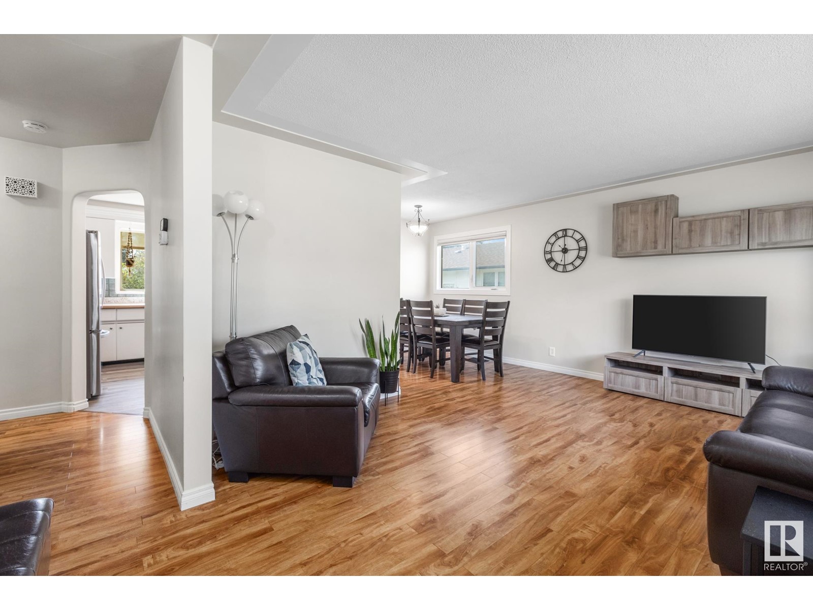 28 Grandville AV