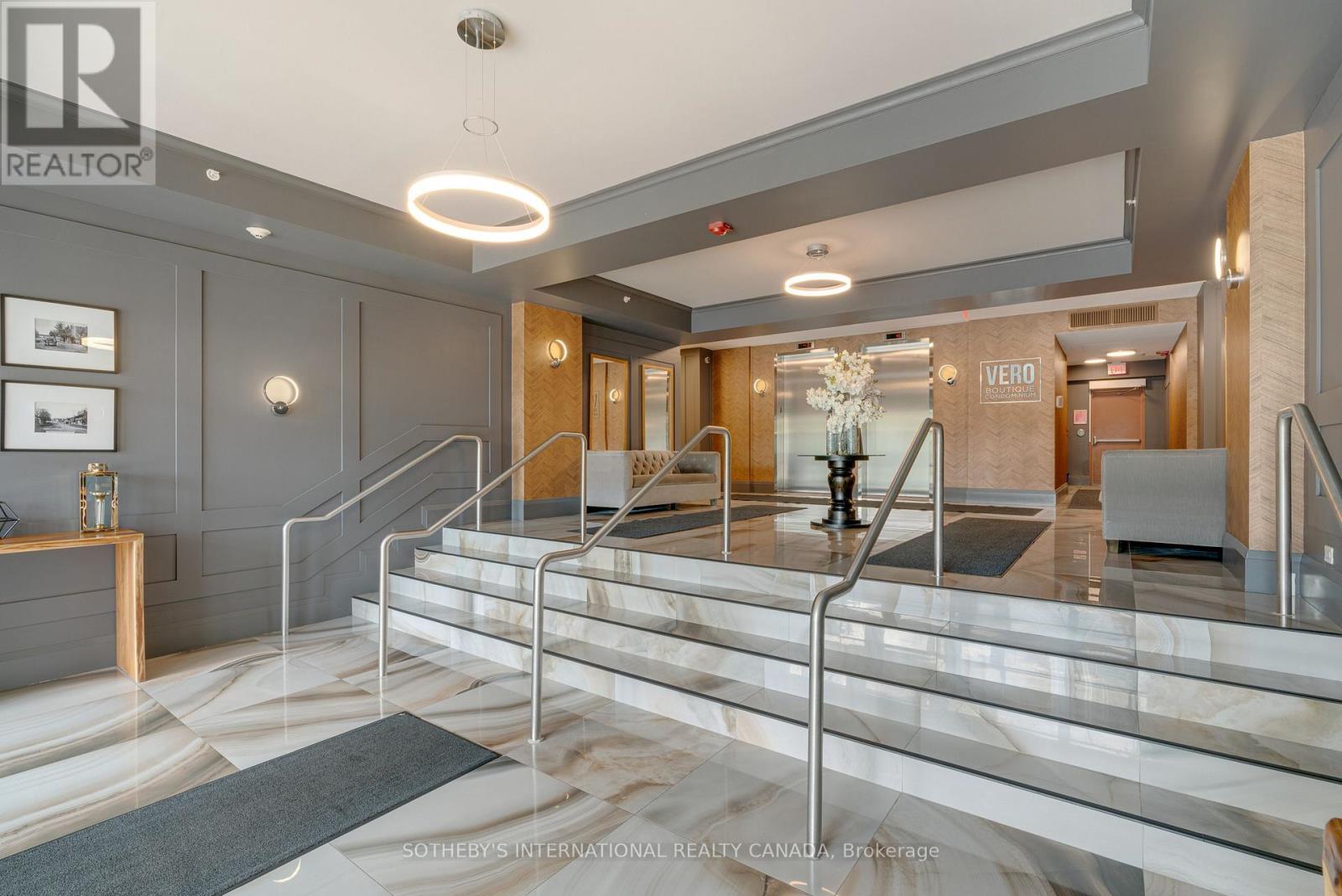 302 - 8302 ISLINGTON AVENUE