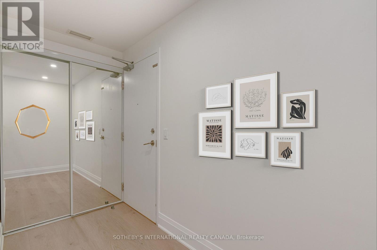 302 - 8302 ISLINGTON AVENUE