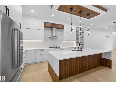 11611 79 AV NW Edmonton AB T6G0P8