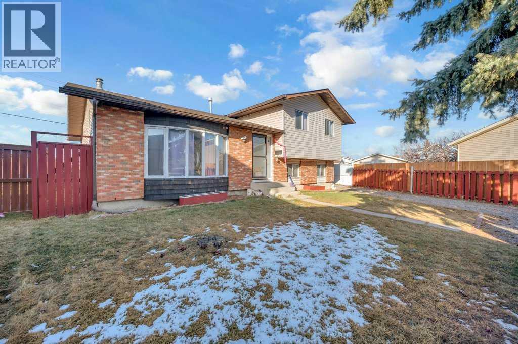 64 Castledale Crescent NE