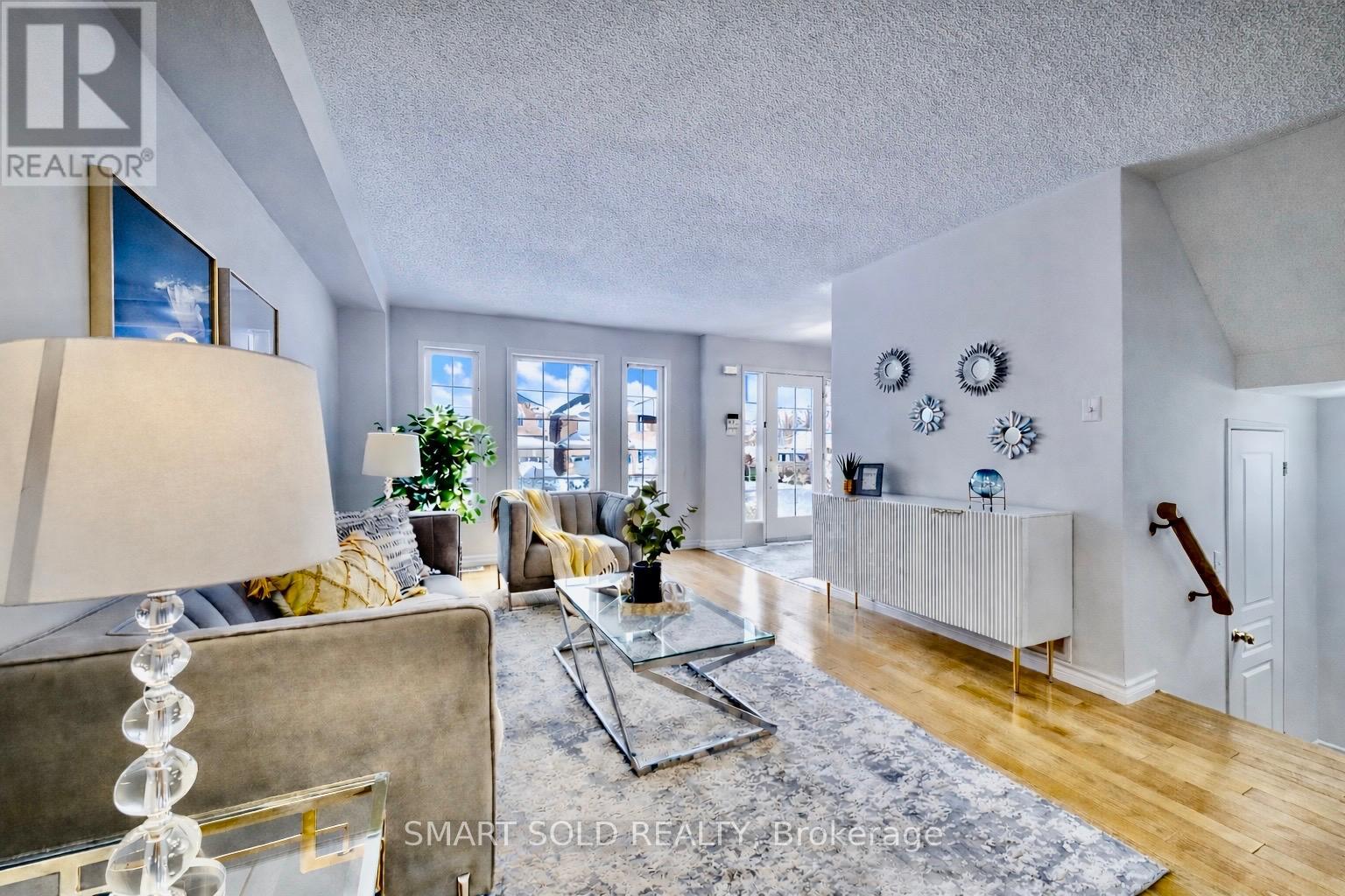 704 CASTLEMORE AVENUE E