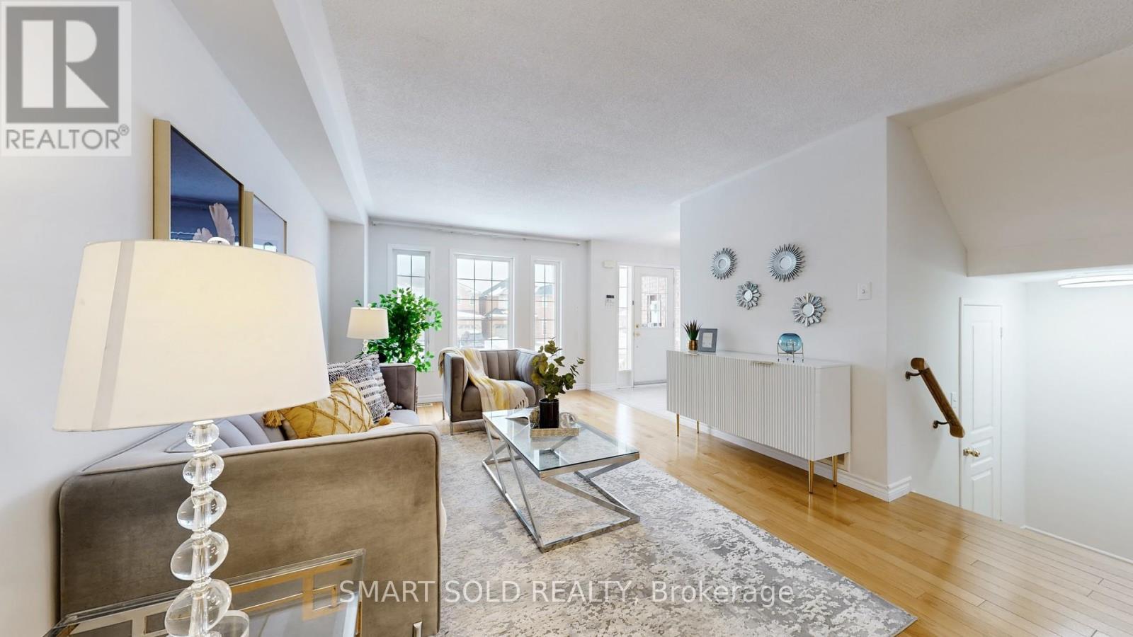 704 CASTLEMORE AVENUE E