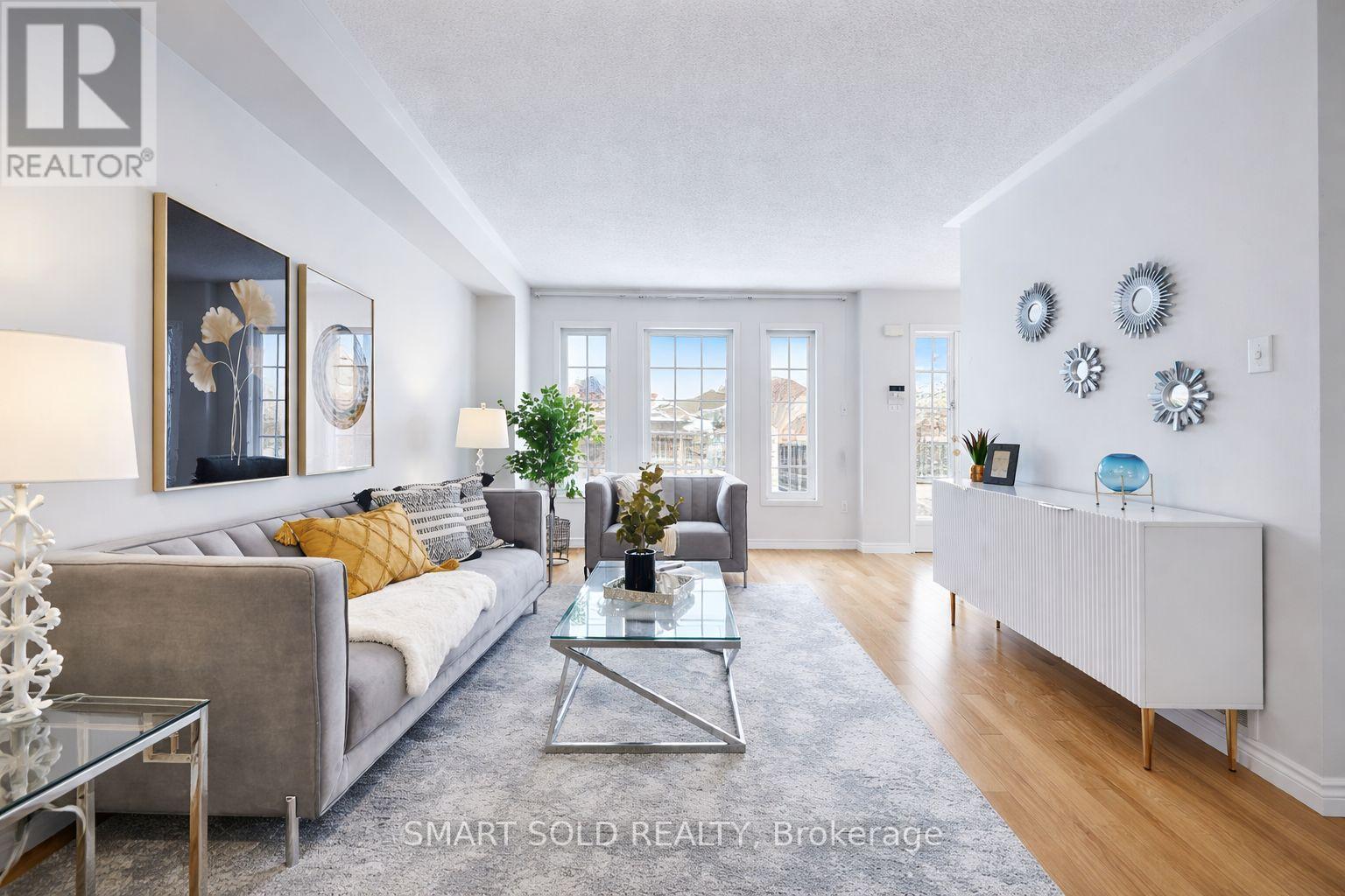 704 CASTLEMORE AVENUE E