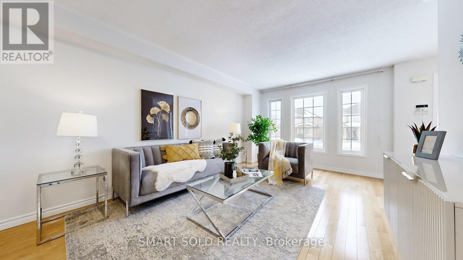 704 CASTLEMORE AVENUE E