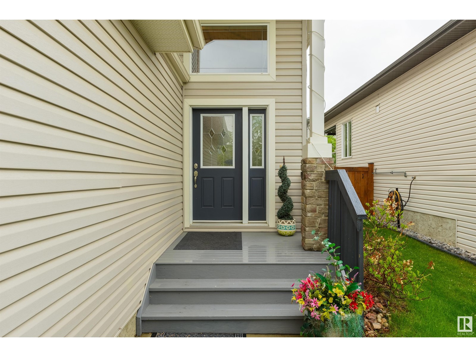 15 LAMPLIGHT DR