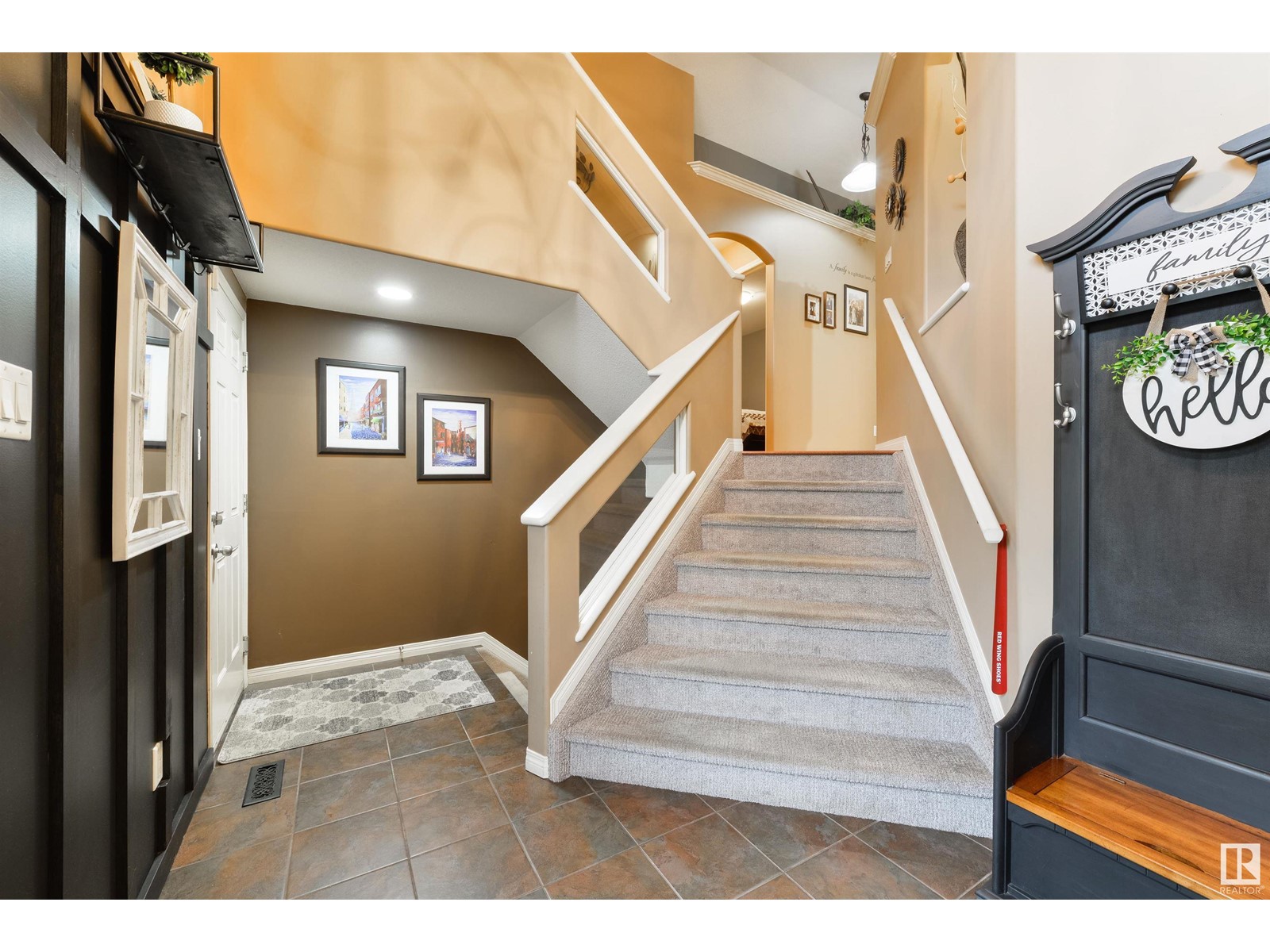 15 LAMPLIGHT DR