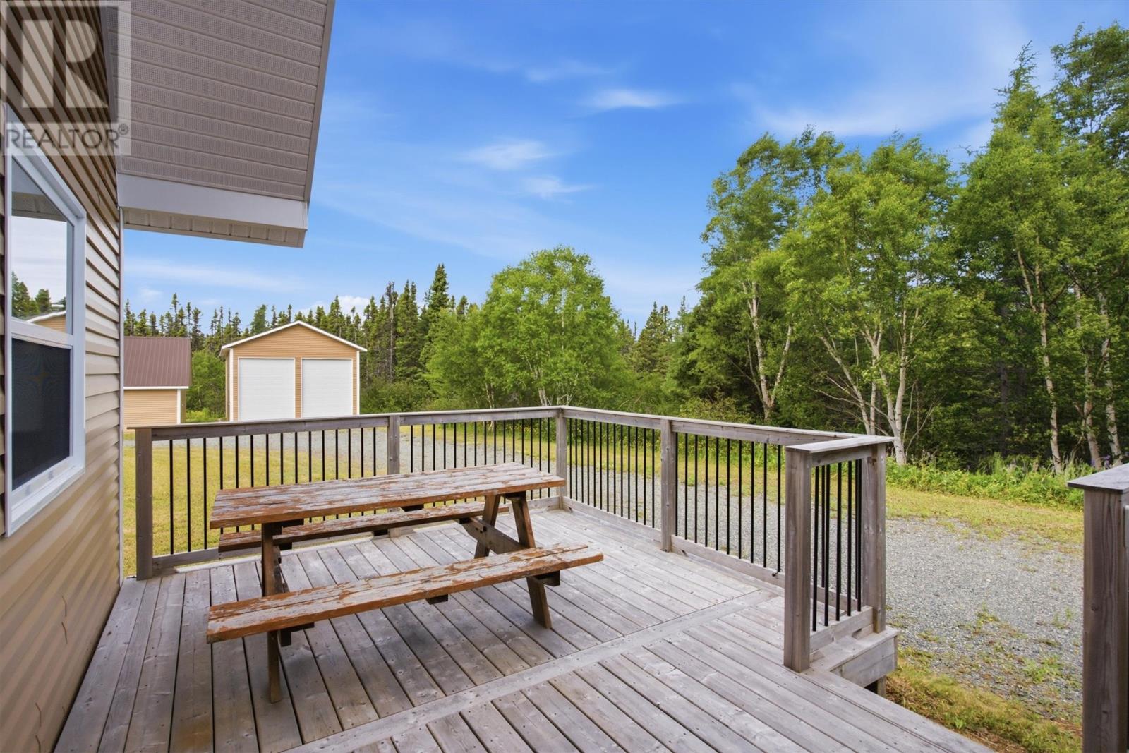 11 Pinetree Road