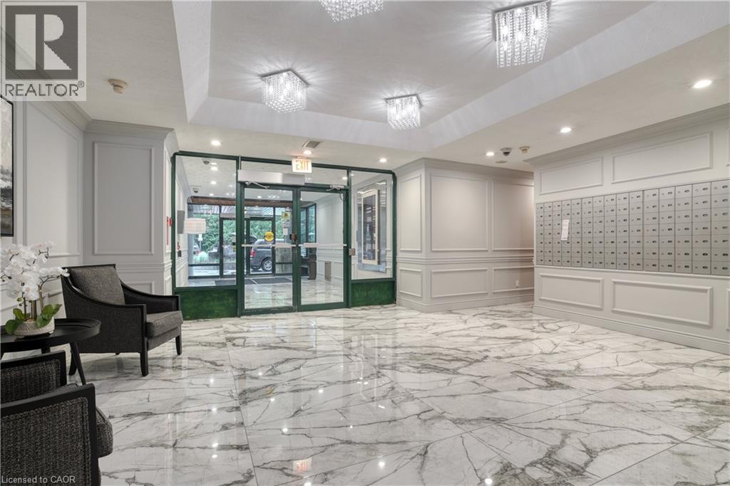 237 W KING Street W Unit# 905