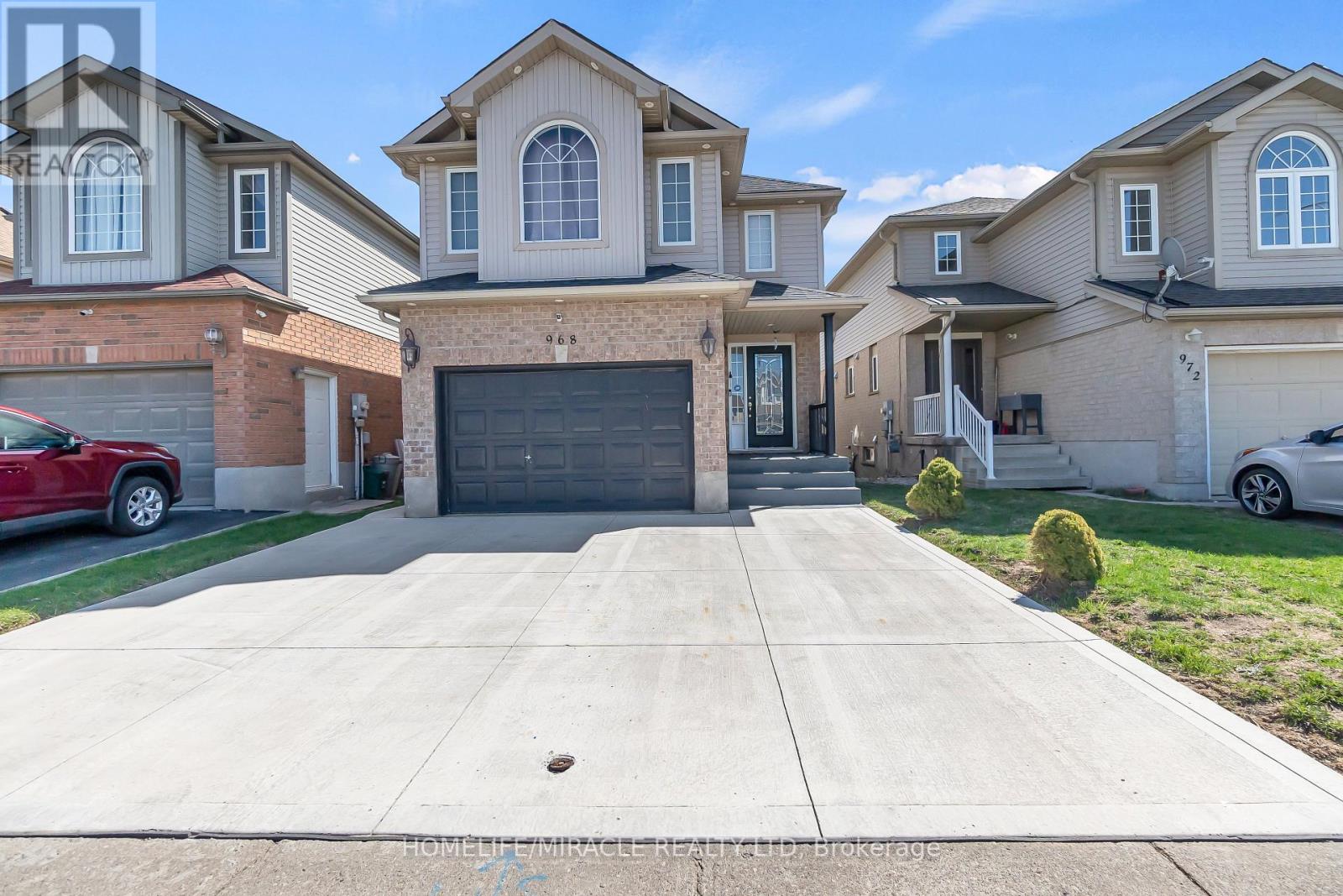 968 COPPER LEAF CRESCENT